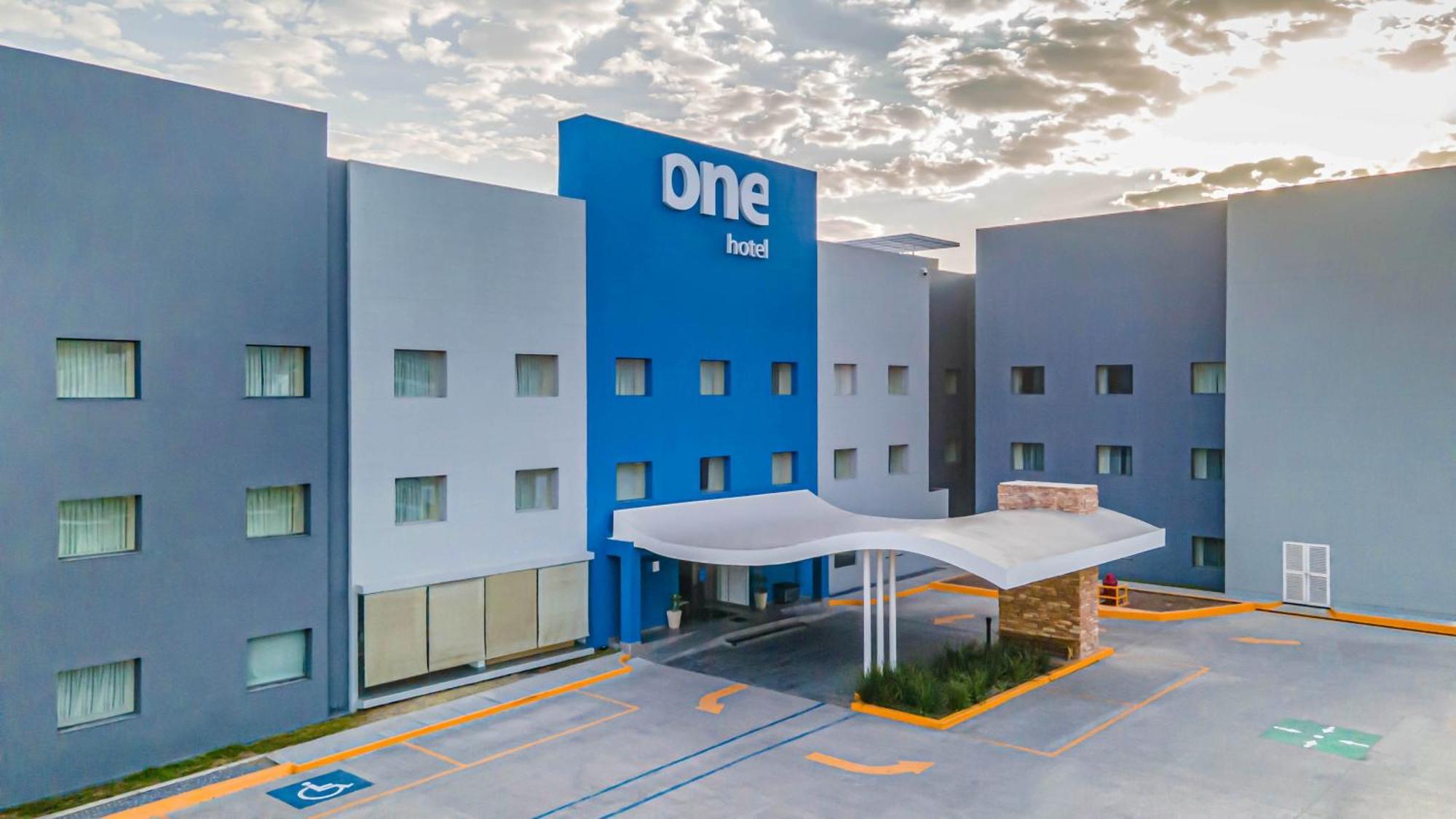 One Saltillo Aeropuerto ภายนอก รูปภาพ